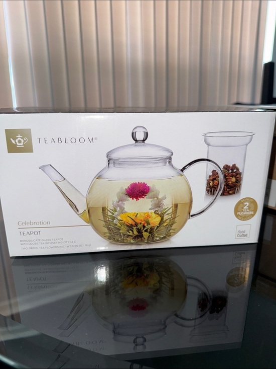 bloom Other - bloom Clear Glass Teapot with Infuser and Flower Bloom